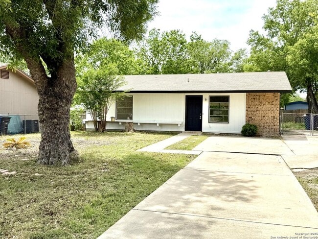 Primary Photo - 4723 Castle Rose