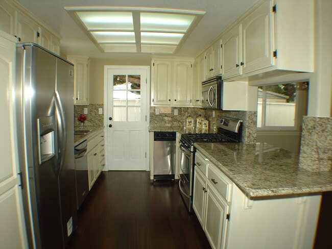 Building Photo - 18500 Kingsdale Ave