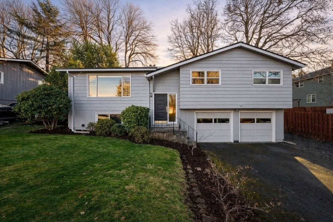 Building Photo - 2042 Summit Ave NW