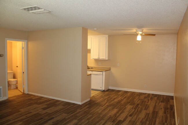 Building Photo - "Chic 2-Bed Condo Oasis with Spacious 1152...