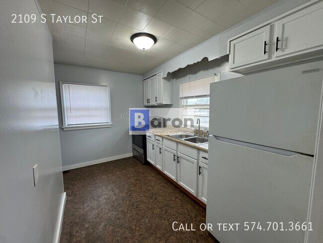 Building Photo - 2109 S Taylor St