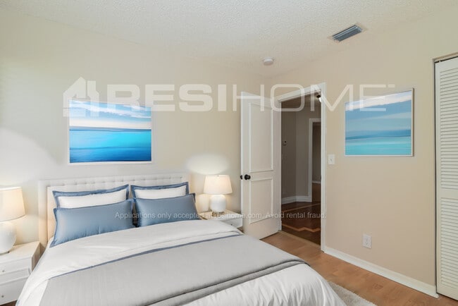 Building Photo - 3643 NW 63rd Ct