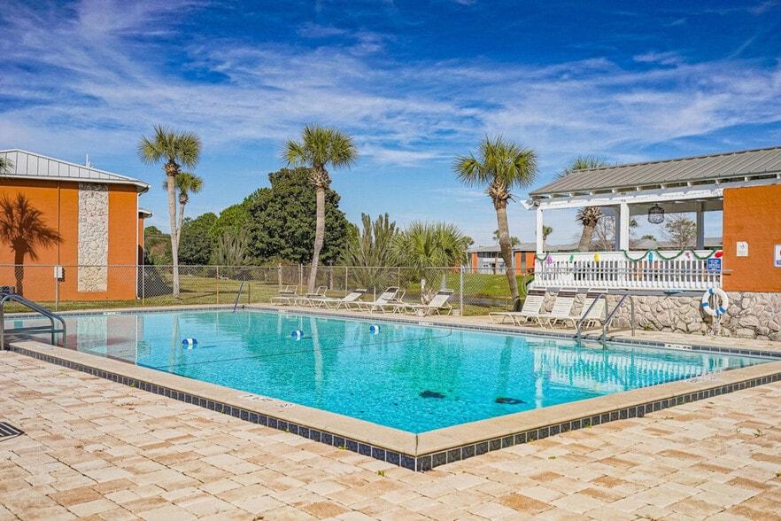 Building Photo - 4000 Gulf Terrace Dr
