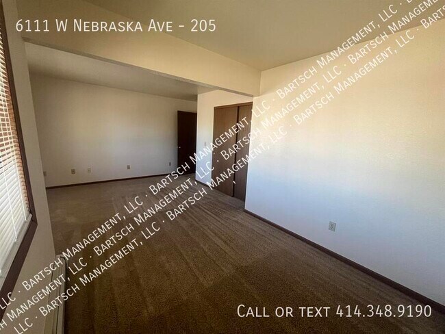 Building Photo - 6111 W Nebraska Ave