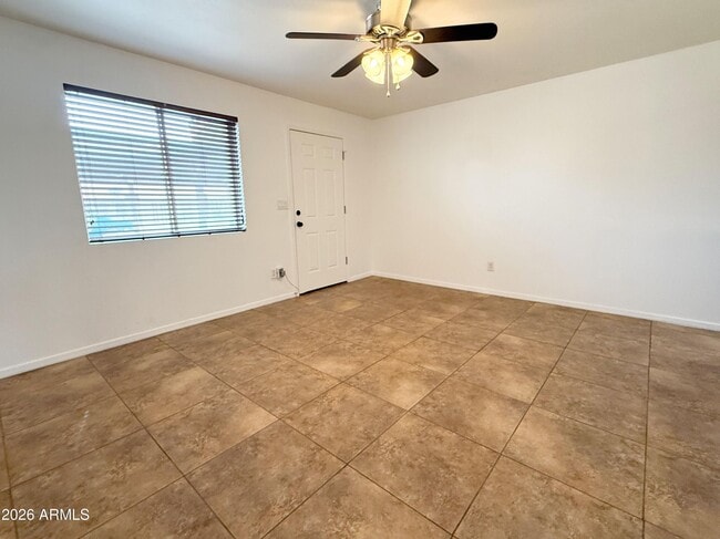 Building Photo - 512 N Valley Dr