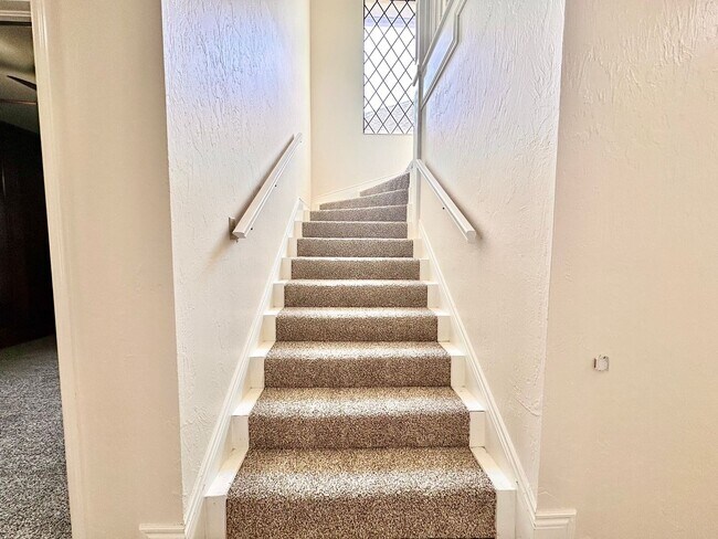 Building Photo - Spacious 4 Bed in Deer Creek - Move in Deposit-Free!(If Qualified)