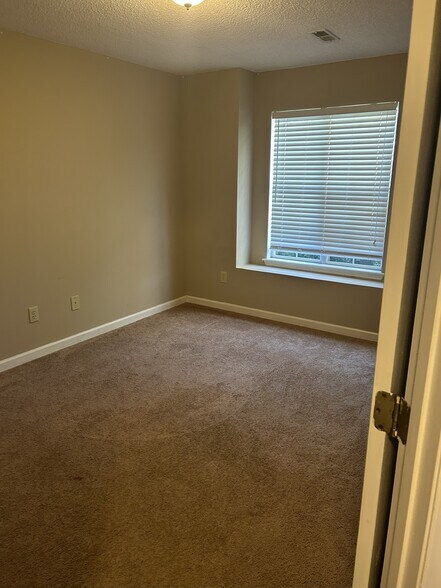 Building Photo - 103 Bell Rosa Ct
