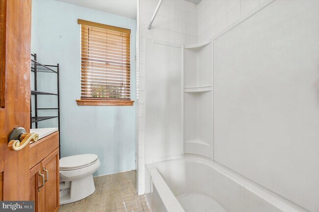 Building Photo - 4814 Devereaux St