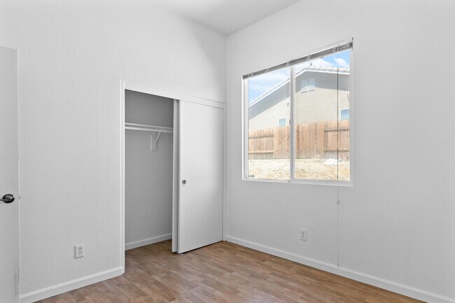 Building Photo - 13897 Mountain Top Dr