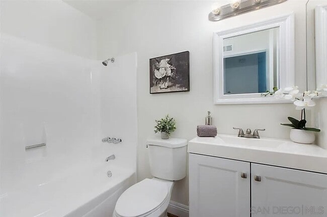 Building Photo - Welcome to your future home! Beautiful 3-bedroom, 2-bathroom house - Don't Miss out