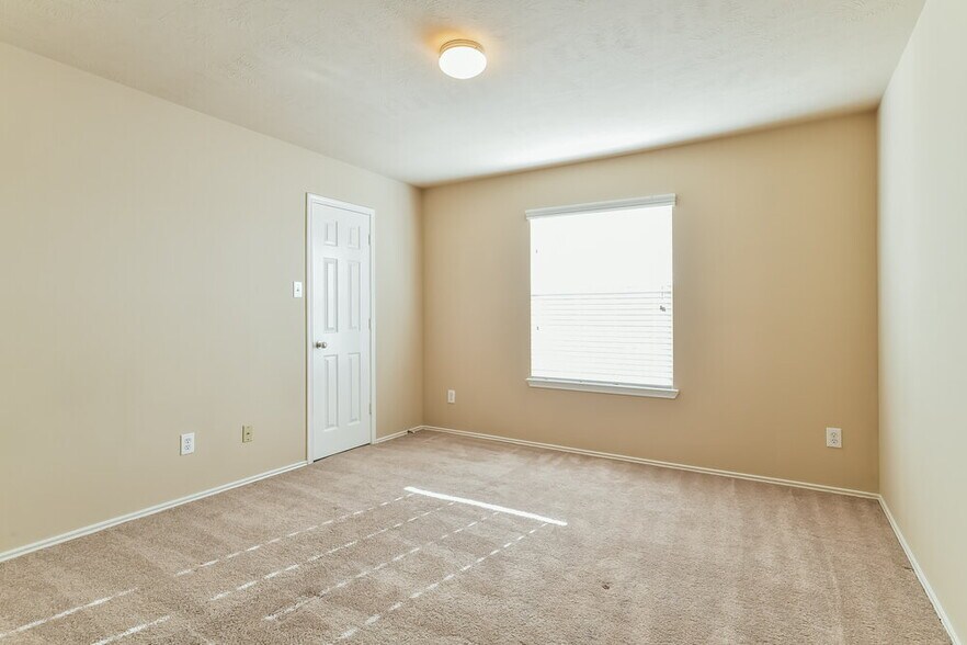 Building Photo - 2527 Floral Bloom Way