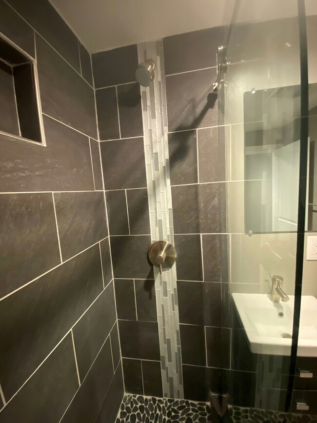 Building Photo - 7132 47th Ave SW