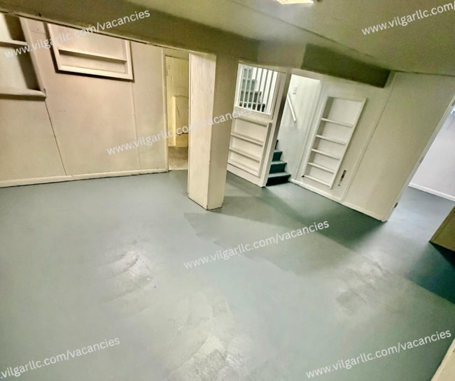 Building Photo - Spacious 3 Bedrooms • 1 Bathroom Home. Comfortably updated with classic charm and modern finishes...