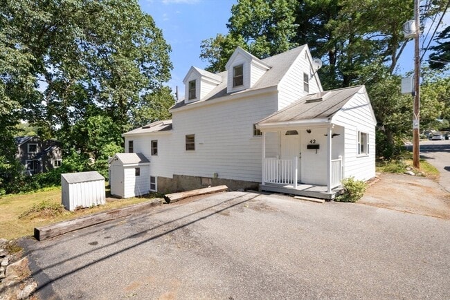 Building Photo - 42 Pinehurst Ave