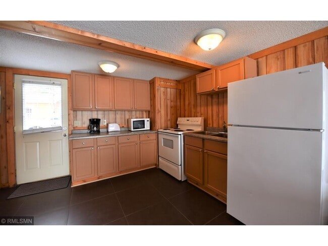 Building Photo - 2 Bedrooms, 1 Bathroom Furnished Cabin in ...