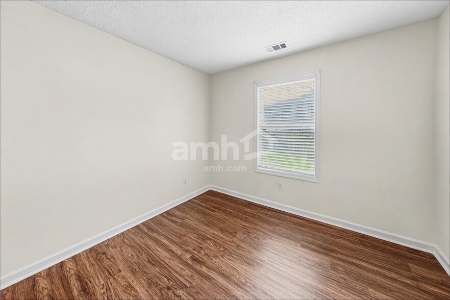 Building Photo - 294 Greystone Cir