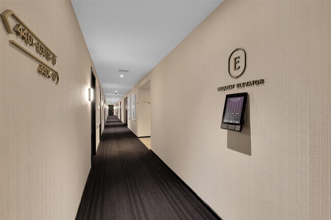 Building Photo - 398 NE 5th St