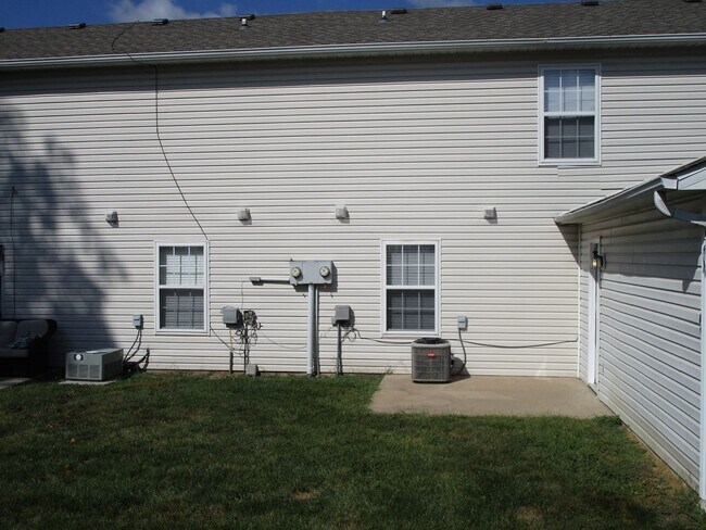 Building Photo - 5004-5006 Carrie Ridge Dr.