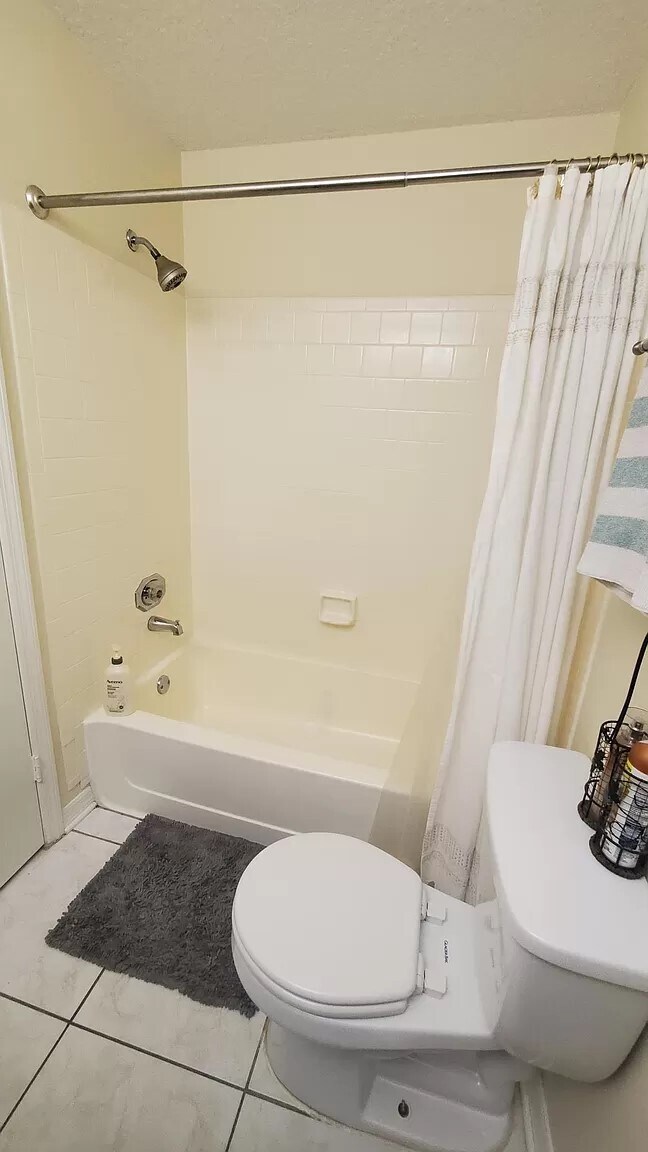 Building Photo - 12233 Armenia Gables Cir