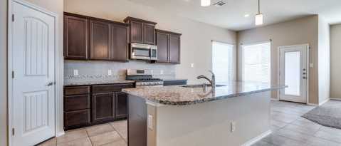 Building Photo - 2025 Lake Vista Dr