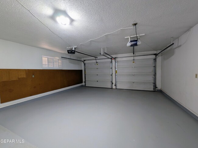 Building Photo - 612 Somerset Dr