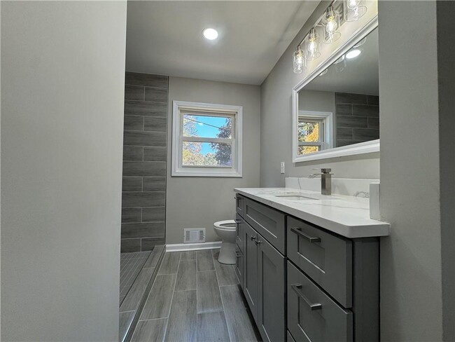 Building Photo - 3489 Creighton Rd SW