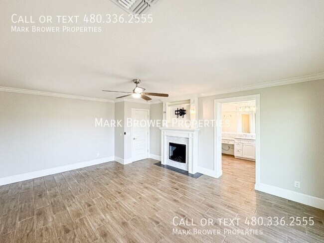 Building Photo - 1042 W Oleander Ave