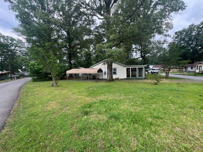 Building Photo - 2 Bed 2 Bath Cottage