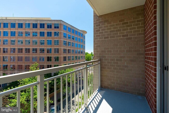 Building Photo - 820 N Pollard St