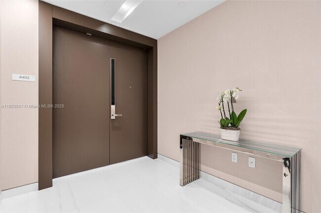 Building Photo - 300 Biscayne Blvd Way