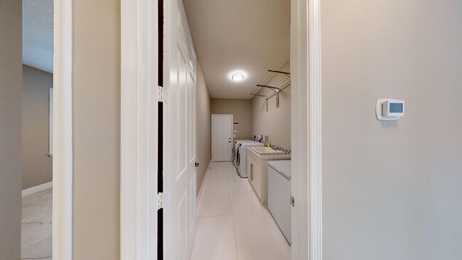 Building Photo - 4BD/3BA Single Family Home with Pool & Office/Den  ** Lawn Care & Pool Care Included **