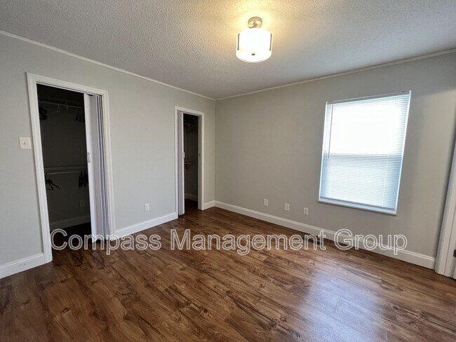 Building Photo - 2405 Bishops Bridge Rd