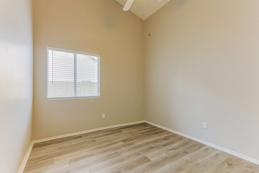 Building Photo - 4526 E Towne Ln