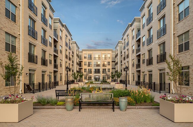 Primary Photo - Paramount & Majestic at Spectrum Town Center