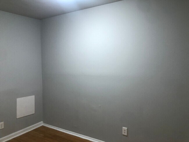 Building Photo - 2 bedroom 1 bathroom recently renovated in Baltimore city