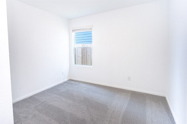 Building Photo - 15724 Plum Brk Dr