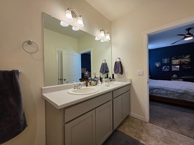 Building Photo - Beautiful Newer Build 3 Bedroom Home in Be...