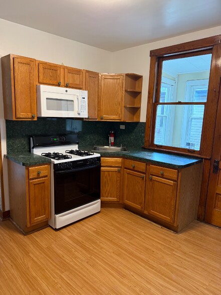 Building Photo - 3847 N Linder Ave