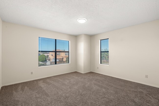 Building Photo - 4952 Butte Pl NW