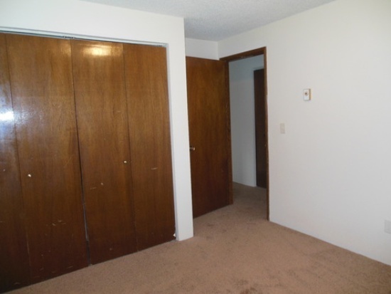 Building Photo - Spacious 3 Bedroom, 1 Bath Pet Friendly Ho...