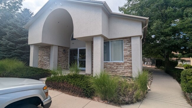 Building Photo - SUPER NICE 2-BDRM, 2-BATH MAIN LEVEL CONDO...