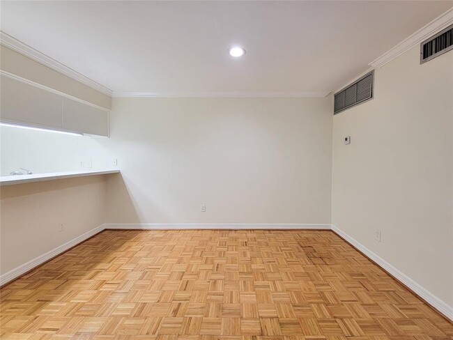 Building Photo - 1601 S Shepherd Dr