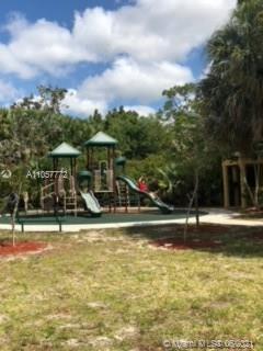 Building Photo - 1000 Pipers Cay Dr