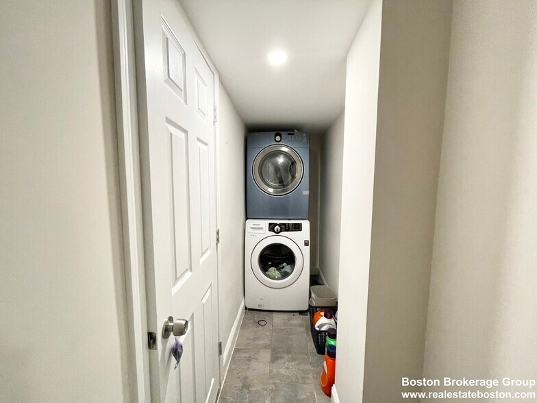 Building Photo - 150 Everett St