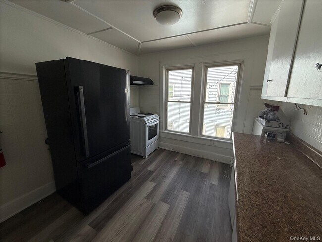 Building Photo - 11 Knapp Ave