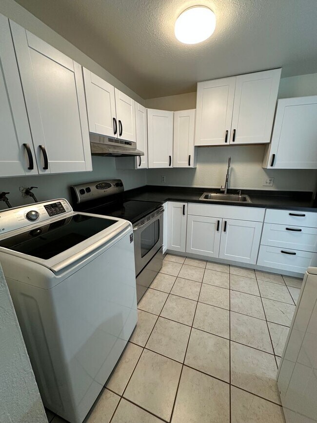 Building Photo - GET $500 OFF THE FIRST MONTHS RENT!!!