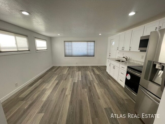 Building Photo - 6915 Brookhill Dr E