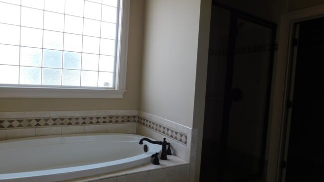 Building Photo - 4016 Lake Russell Dr