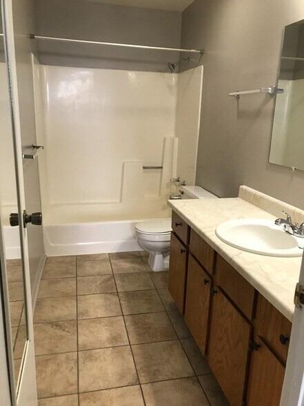 Building Photo - 3828 Camelot Village Ct