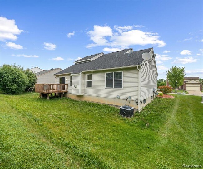 Building Photo - 5864 Willow Ridge Dr